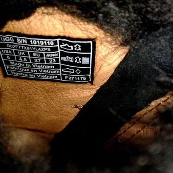 UGG Women's size 6M Ankle Boot - Picture 5 of 8